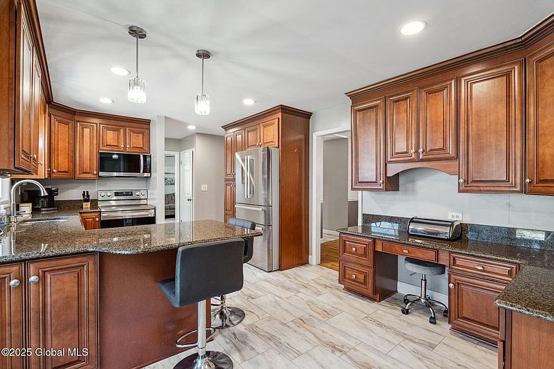 4th image of 5 Cherry Hills Court