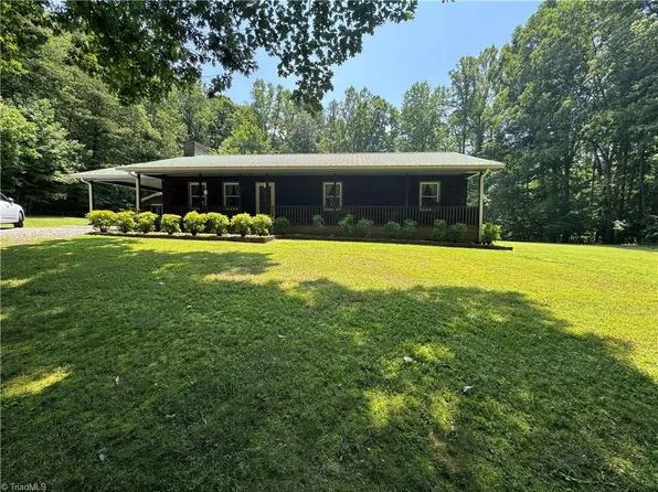 1115 Oak View Dr, Tobaccoville, NC 27050