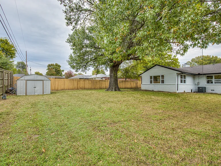 349 SE Rockwood Ave — Photo 53