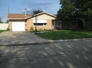 2305 Rock St, Peru, IL 61354