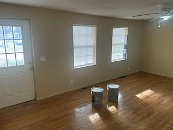 4th image of 317 W Ash St