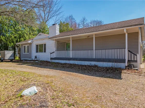 3232 Weber Dr, Barberton, OH 44203