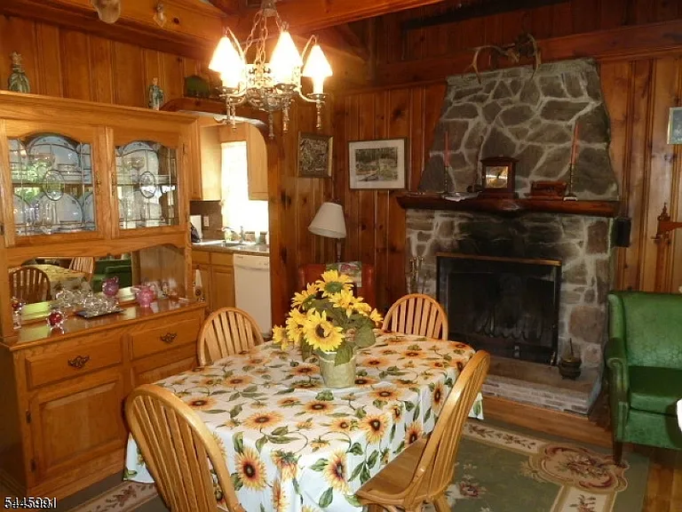 860 Burnt Meadow Rd — Photo 10