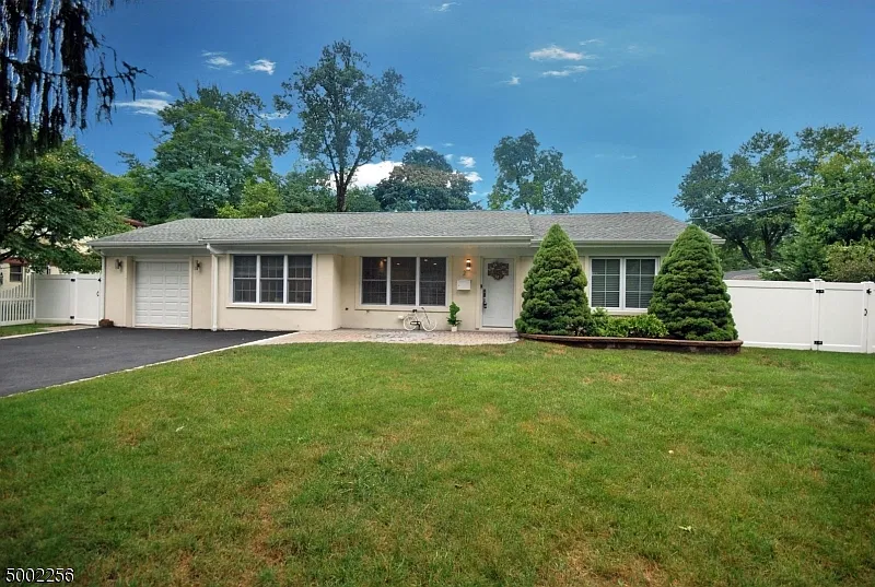 4 bed, 3.0 bath, $3,800 — Photo 2