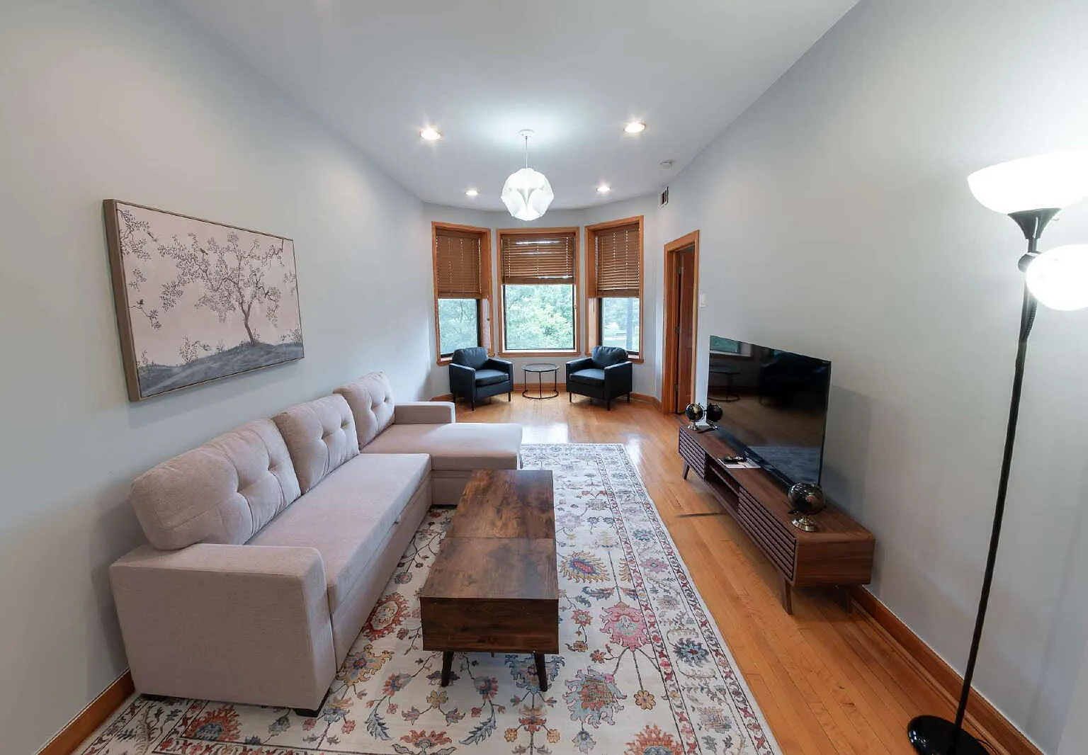 3 bed, 1.0 bath, 1200 sqft, $2,500 — Photo 1