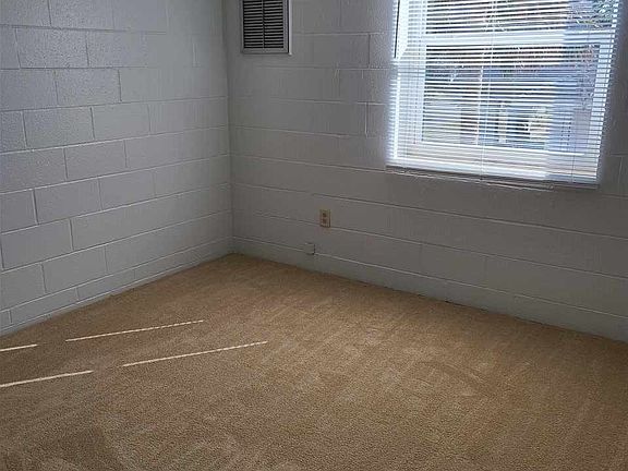 4th image of 1177 E Lloyd St #202