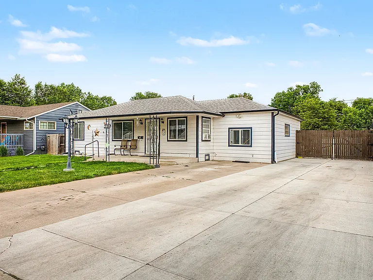 4952 W Custer Pl — Photo 2