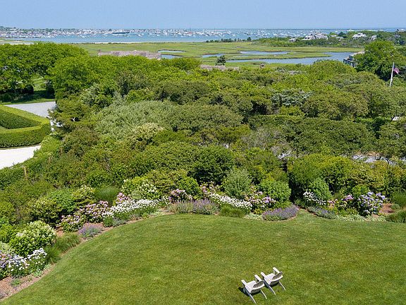 4th image of 8 Monomoy Rd