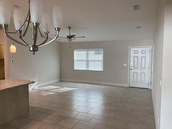 5th image of 1641 S San Mateo Dr