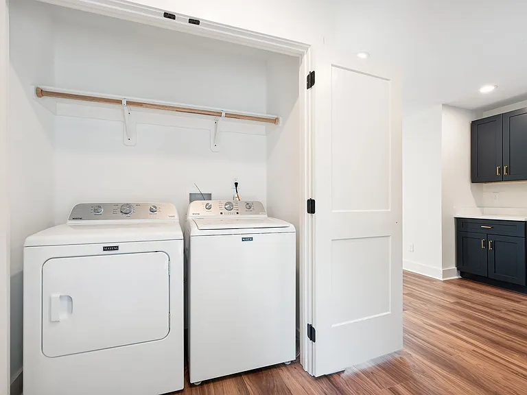 711 Gerard St #A — Photo 13