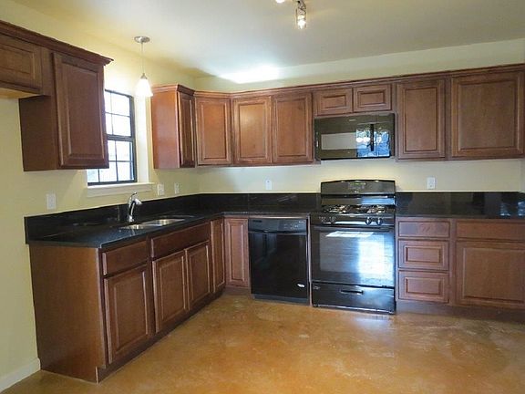 3rd image of 909 N 31st St