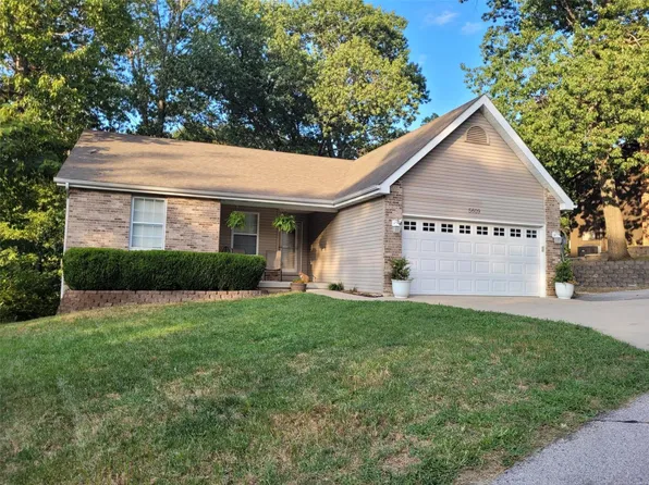 5609 Betty Dr, High Ridge, MO 63049