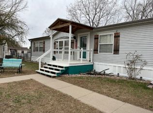 1301 Winona Cir, Council Bluffs, IA 51501
