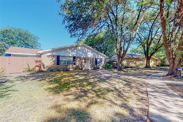 1st image of 1443 Everglades Dr
