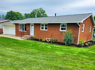 885 3rd St SE, New Philadelphia, OH 44663