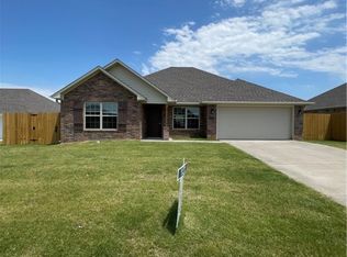 2112 Brown Bear Ln, Gentry, AR 72734