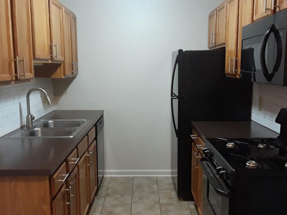 Kitchen- gas included in rent!