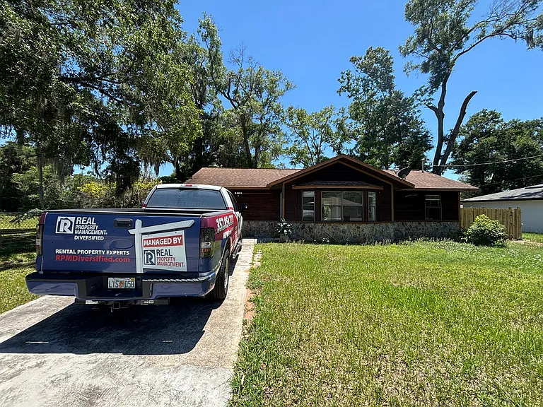 5532 NW 57th Pl — Photo 1