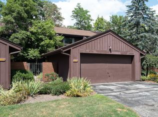 956 Trimble Pl, Sagamore Hills, OH 44067