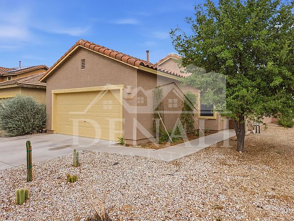 2nd image of 584 N Highlands Grove Ln