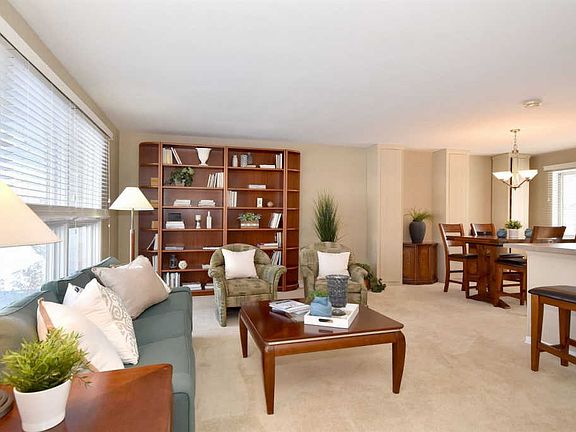 4th image of 6522 Woodridge Dr