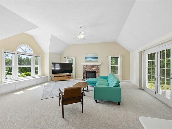 3rd image of 117 Summer Rd