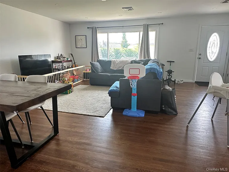 1741 Warren Pl — Photo 3