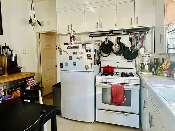 4th image of 117 Campbell St #C