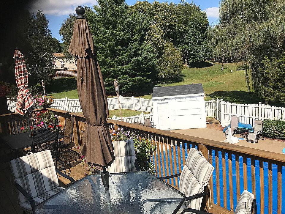 2nd image of 555 W Mount Pleasant Rd