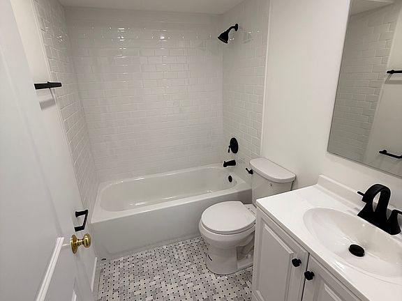 4th image of 7205 Sarah St APT 6