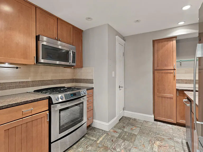 180 Commonwealth Ave #B — Photo 2