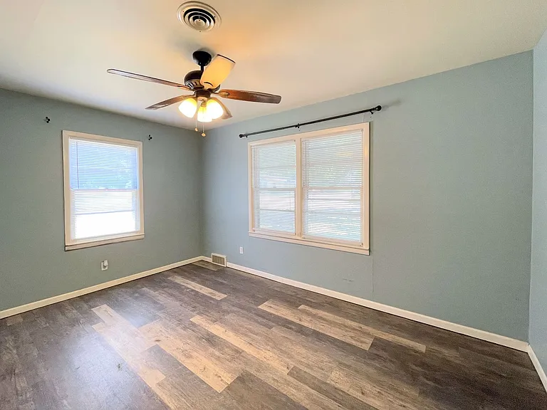 302 N Reno Ave — Photo 8