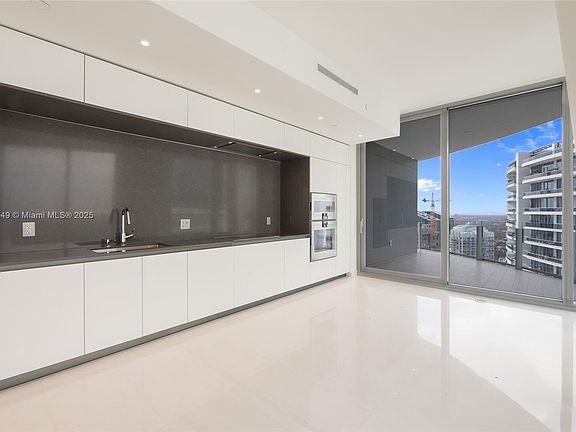 4th image of 300 Biscayne Blvd #4708