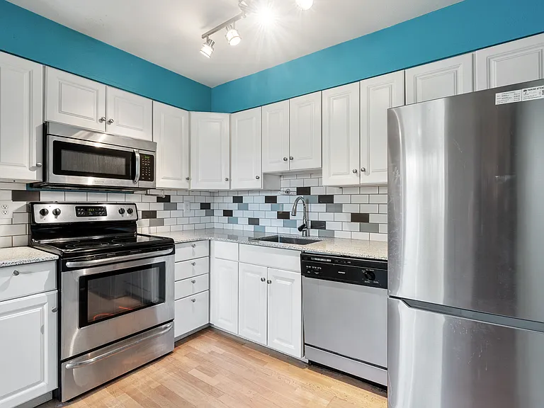 2879 Shadow Creek Dr #305-B — Photo 8