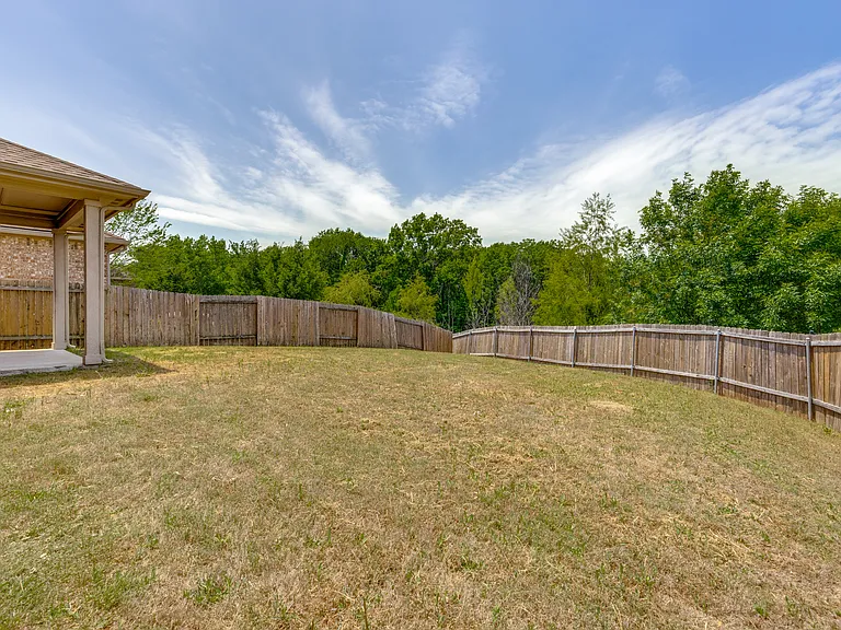 1608 Persimmon Dr — Photo 27