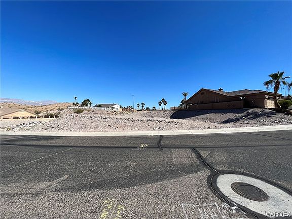 3rd image of 2903 Desert Heights Drive