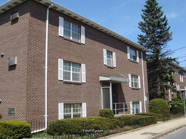 2nd image of 45 Pond St Unit 28