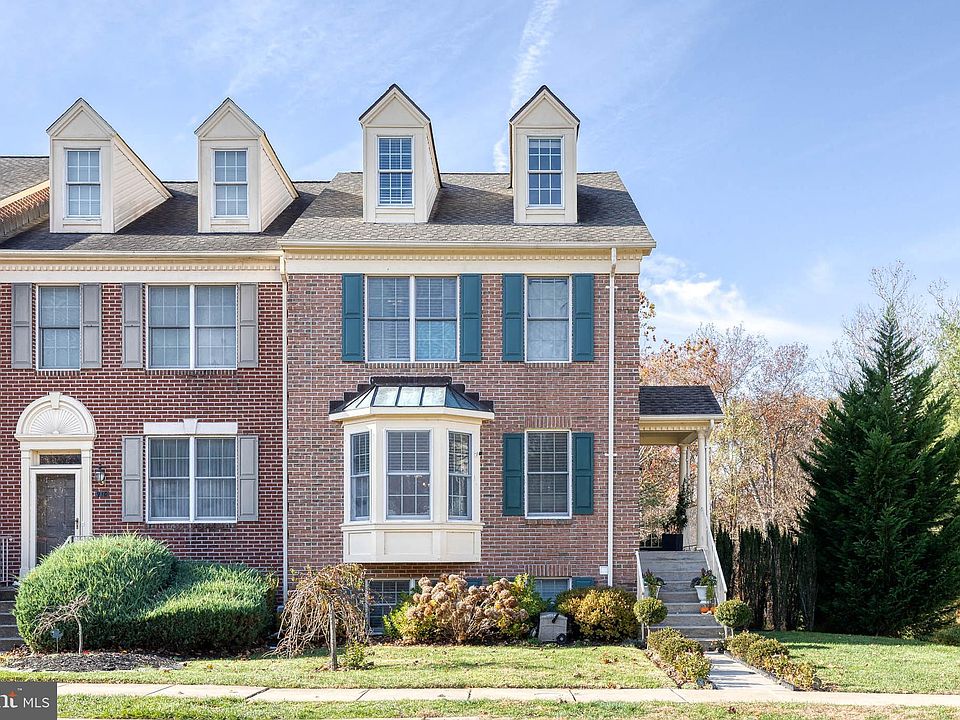 1st image of 912 Hidden Moss Dr