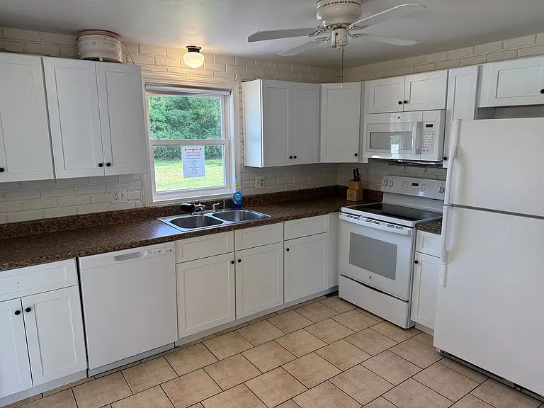169 Rocky Hill Rd — Photo 6