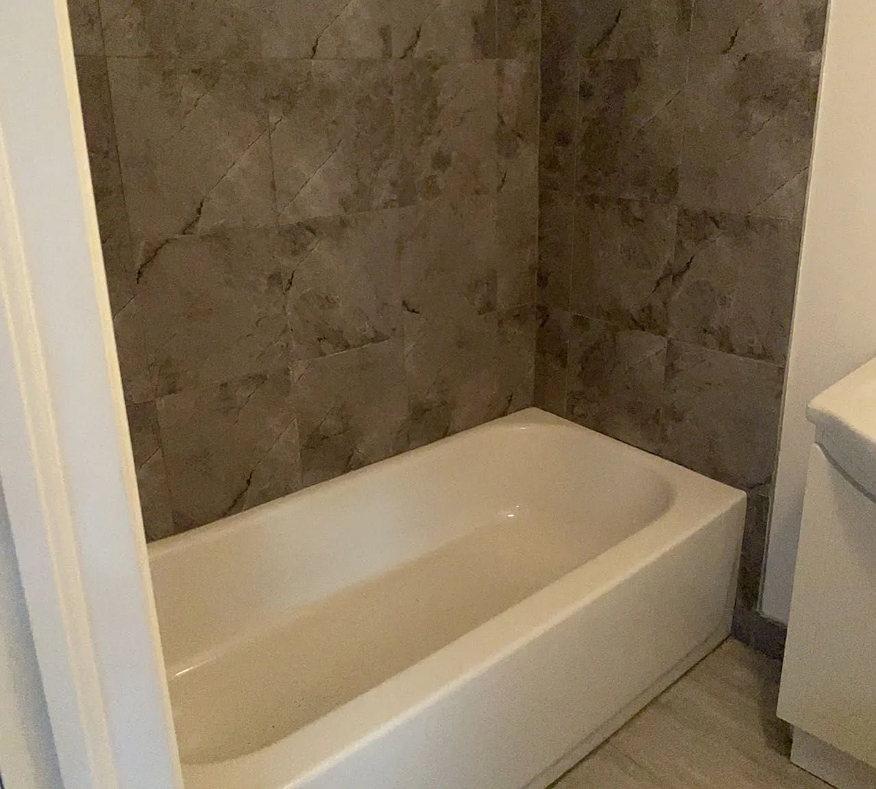5 bed, $4,500 — Photo 2