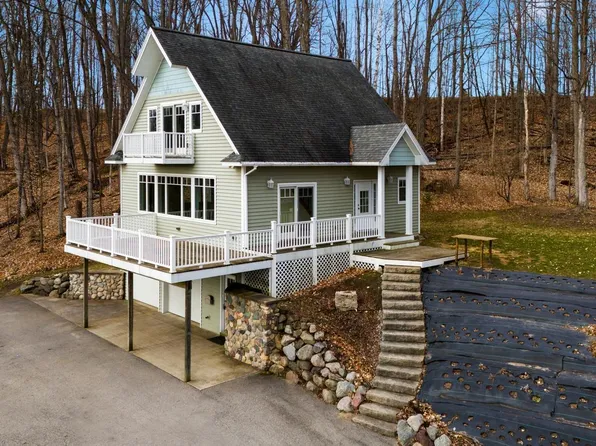 618 N West Torch Lake Dr, Kewadin, MI 49648