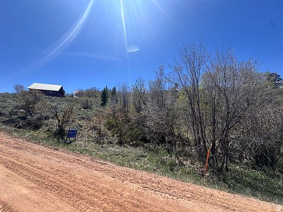 4th image of 425 Hickock Dr