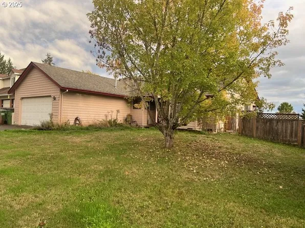 306 E Hilltop Dr, Newberg, OR 97132