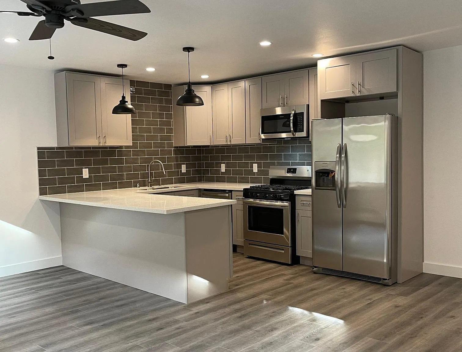 4025 W Adams Blvd — Photo 1