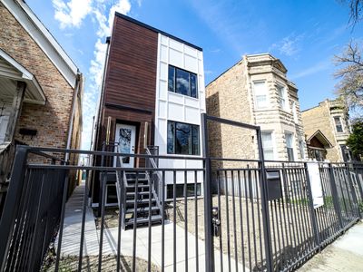 942 N Harding Ave, Chicago, IL, 60651