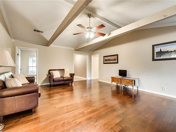 4th image of 1400 Bowie Cir