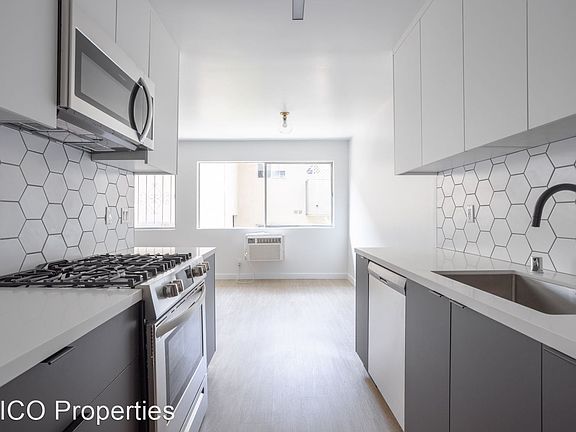 2nd image of 725 N Hayworth Ave Unit 3