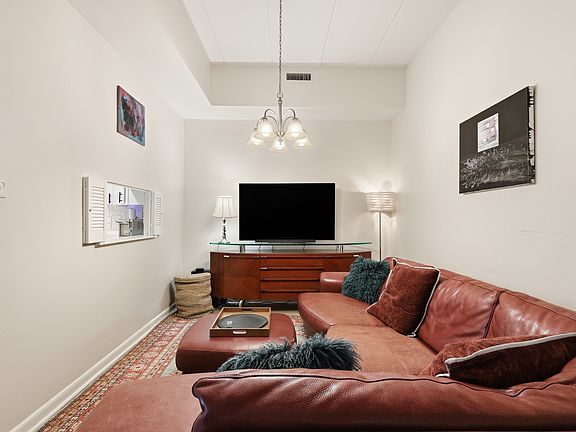 3rd image of 120 Roberts Ln APT 101