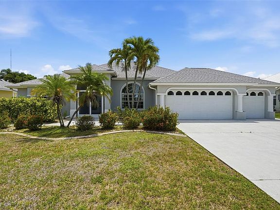 3rd image of 885 Rotonda Cir