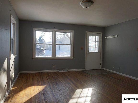 3rd image of 115 1st St N